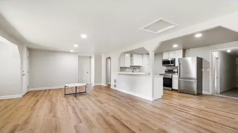 Living - 628 S Beech Ave, Pasco, WA 99301 photo 3 of 4