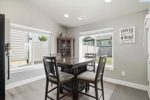 Dining - 670 SW Wheat Ridge Dr, Pullman, WA 99163 photo 1 of 2