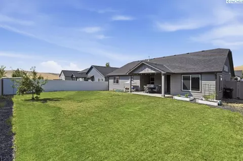 Exterior - 670 SW Wheat Ridge Dr, Pullman, WA 99163 photo 3 of 6