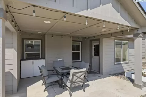 Exterior - 670 SW Wheat Ridge Dr, Pullman, WA 99163 photo 2 of 6