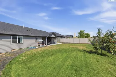Exterior - 670 SW Wheat Ridge Dr, Pullman, WA 99163 photo 6 of 6