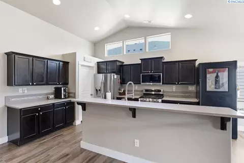 Kitchen - 670 SW Wheat Ridge Dr, Pullman, WA 99163 photo 1 of 4