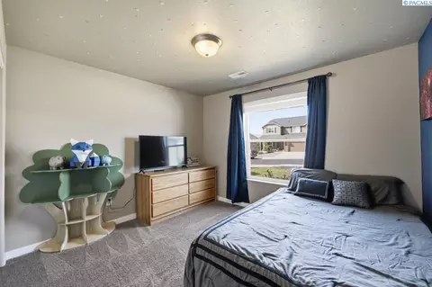Bedroom - 670 SW Wheat Ridge Dr, Pullman, WA 99163 photo 1 of 6