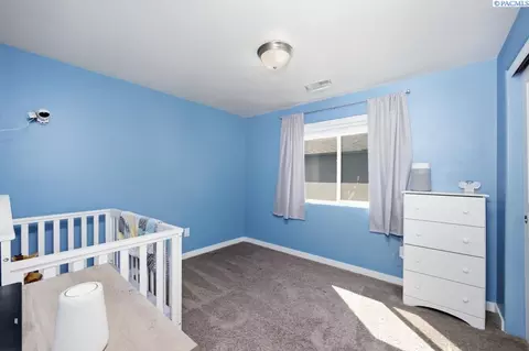 Bedroom - 670 SW Wheat Ridge Dr, Pullman, WA 99163 photo 3 of 6