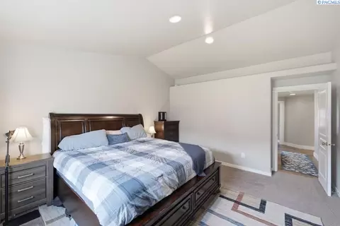 Bedroom - 670 SW Wheat Ridge Dr, Pullman, WA 99163 photo 6 of 6