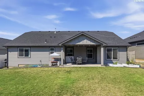 Exterior - 670 SW Wheat Ridge Dr, Pullman, WA 99163 photo 5 of 6