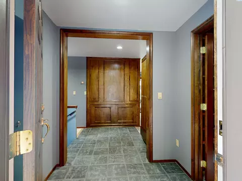 Entry Way - 1770 SW View Dr, Pullman, WA 99163 photo 1 of 4