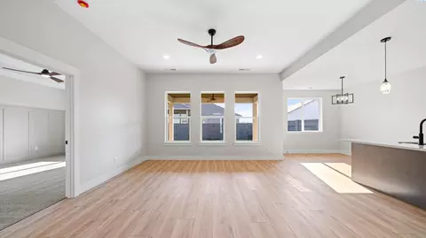 Living - 6509 Rd 90, Pasco, WA 99301 photo 2 of 2