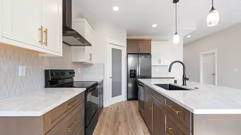 Kitchen - 6509 Rd 90, Pasco, WA 99301 photo 2 of 4