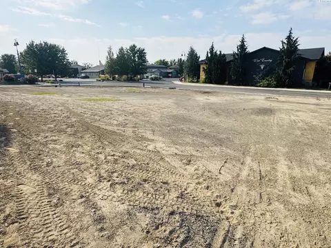 800 Fountain Blvd, Zillah, WA 98953