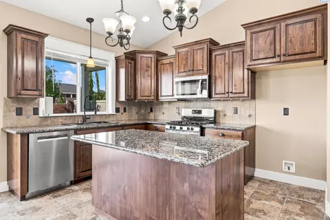 Kitchen - 4412 Meadow View Dr, Pasco, WA 99301 photo 2 of 4
