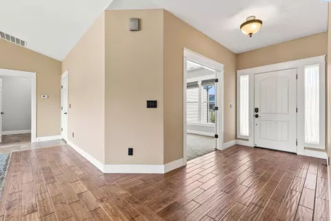 Entry Way - 4412 Meadow View Dr, Pasco, WA 99301 photo 1 of 1