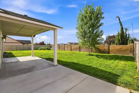 Exterior - 4412 Meadow View Dr, Pasco, WA 99301 photo 8 of 10