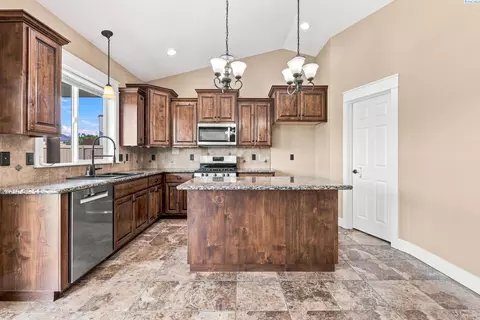 Kitchen - 4412 Meadow View Dr, Pasco, WA 99301 photo 1 of 4