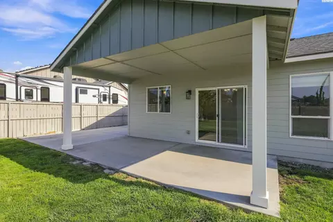 Exterior - 4412 Meadow View Dr, Pasco, WA 99301 photo 6 of 10