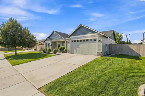 Exterior - 4412 Meadow View Dr, Pasco, WA 99301 photo 3 of 10