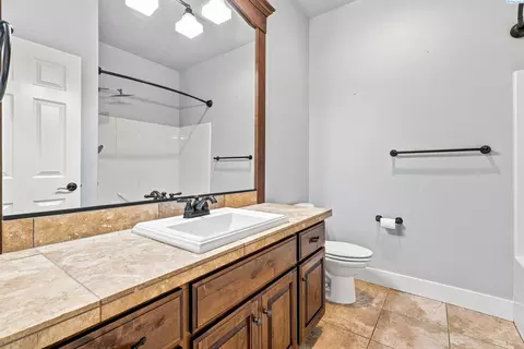 Bath - 4412 Meadow View Dr, Pasco, WA 99301 photo 1 of 4