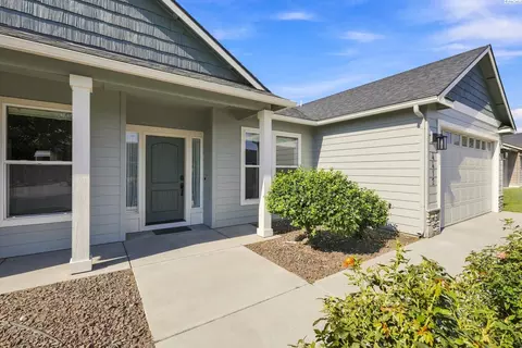 Exterior - 4412 Meadow View Dr, Pasco, WA 99301 photo 5 of 10