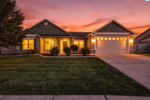Exterior - 4412 Meadow View Dr, Pasco, WA 99301 photo 2 of 10