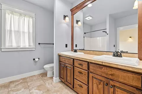Bath - 4412 Meadow View Dr, Pasco, WA 99301 photo 4 of 4