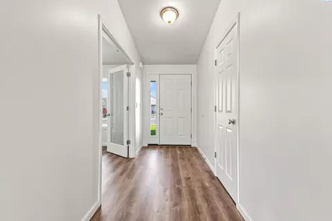 Entry Way - 5519 Arthur Ln, Pasco, WA 99301 photo 1 of 2