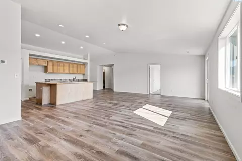 Living - 5519 Arthur Ln, Pasco, WA 99301 photo 4 of 5