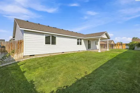 Exterior - 5519 Arthur Ln, Pasco, WA 99301 photo 2 of 4