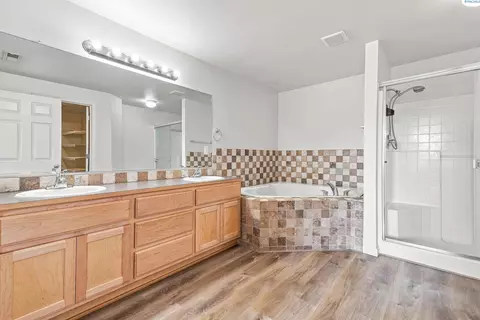Bath - 5519 Arthur Ln, Pasco, WA 99301 photo 2 of 4