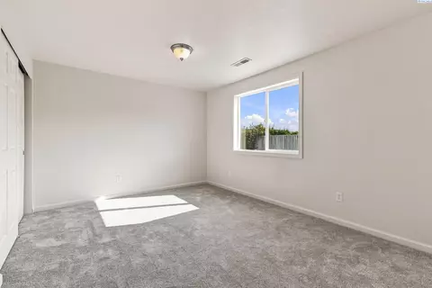 Bedroom - 5519 Arthur Ln, Pasco, WA 99301 photo 3 of 3
