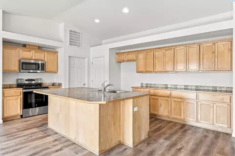 Kitchen - 5519 Arthur Ln, Pasco, WA 99301 photo 1 of 1