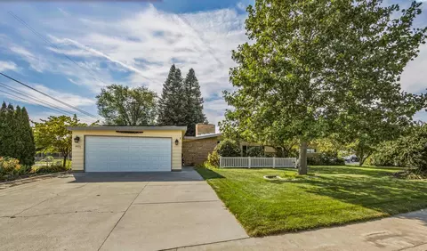 1821 Thayer Dr, Richland, WA 99354