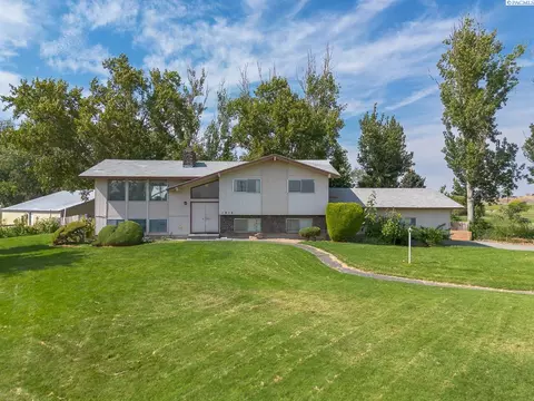 1915 Jones Rd, Richland, WA 99354