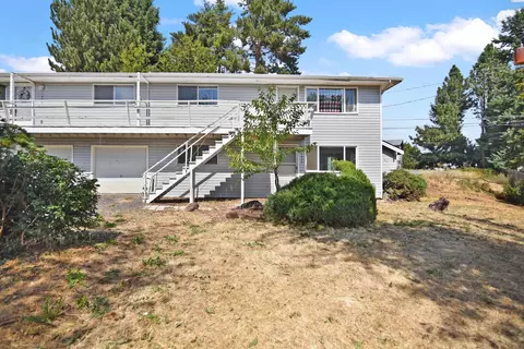 Exterior - 1430 NW Deane St, Pullman, WA 99163 photo 2 of 9