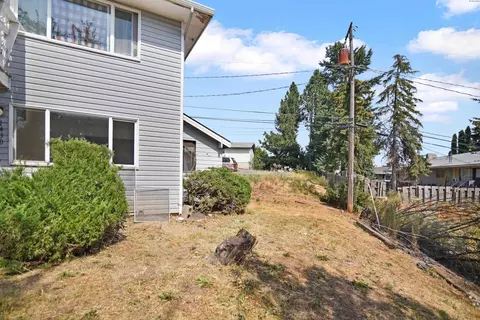 Exterior - 1430 NW Deane St, Pullman, WA 99163 photo 6 of 9