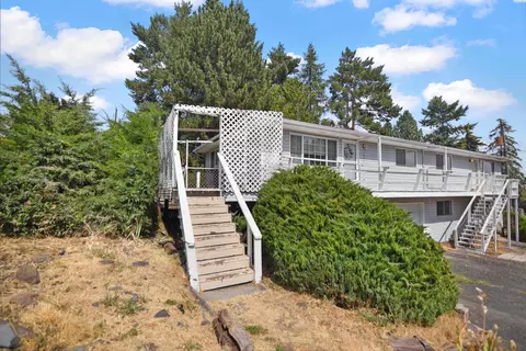 Exterior - 1430 NW Deane St, Pullman, WA 99163 photo 4 of 9
