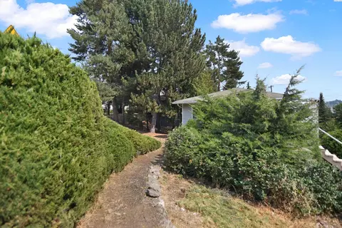 Exterior - 1430 NW Deane St, Pullman, WA 99163 photo 8 of 9