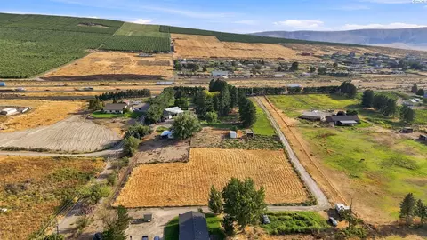 25008 E Kennedy Rd, Benton City, WA 99320