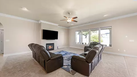 Living - 7115 Maxim Ct, Pasco, WA 99301 photo 1 of 2