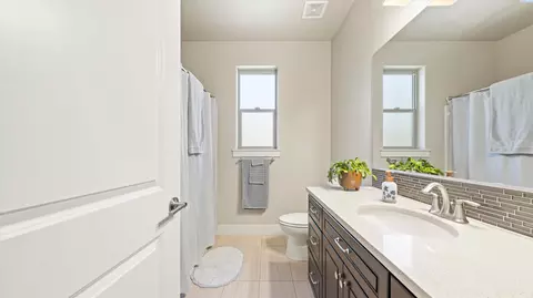 Bath - 7115 Maxim Ct, Pasco, WA 99301 photo 2 of 3
