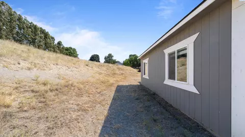 Exterior - 352 E Davis St, Connell, WA 99326 photo 2 of 2