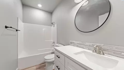 Bath - 352 E Davis St, Connell, WA 99326 photo 4 of 4