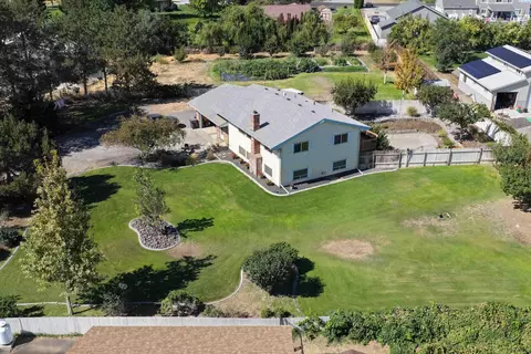 44302 E Alderbrook Ct, West Richland, WA 99353