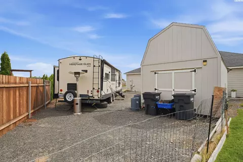 Exterior - 1500 Steele Ct, Pasco, WA 99301 photo 7 of 10