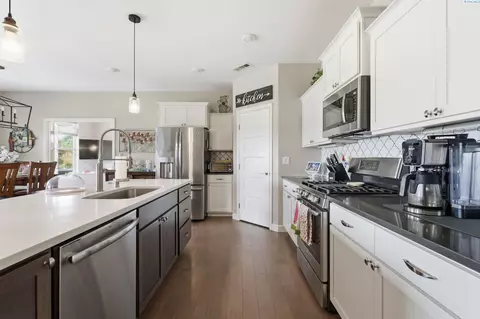 Kitchen - 1500 Steele Ct, Pasco, WA 99301 photo 2 of 6
