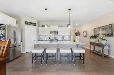 Kitchen - 1500 Steele Ct, Pasco, WA 99301 photo 4 of 6