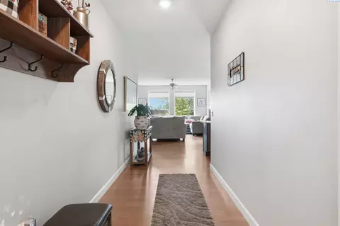 Entry Way - 1500 Steele Ct, Pasco, WA 99301 photo 2 of 3