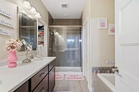 Bath - 1500 Steele Ct, Pasco, WA 99301 photo 1 of 3