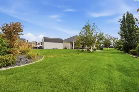 Exterior - 1500 Steele Ct, Pasco, WA 99301 photo 5 of 10