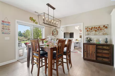 Dining - 1500 Steele Ct, Pasco, WA 99301 photo 2 of 3