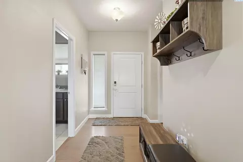 Entry Way - 1500 Steele Ct, Pasco, WA 99301 photo 1 of 3